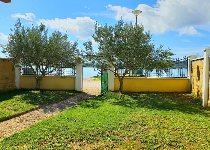 Holiday Home - Beach House \'Amarella\'