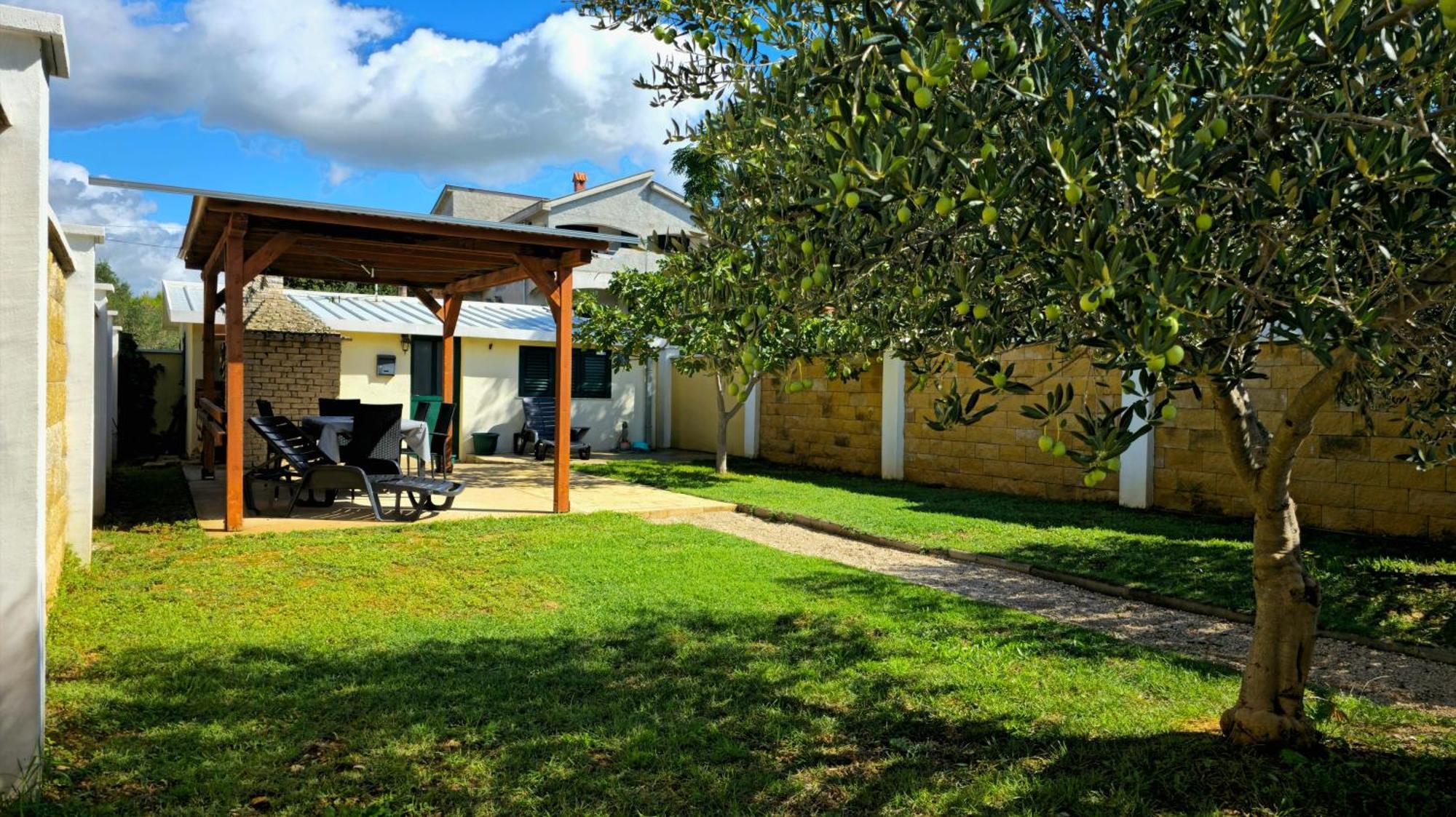 Semesterbostad - House 'amarella' Turanj